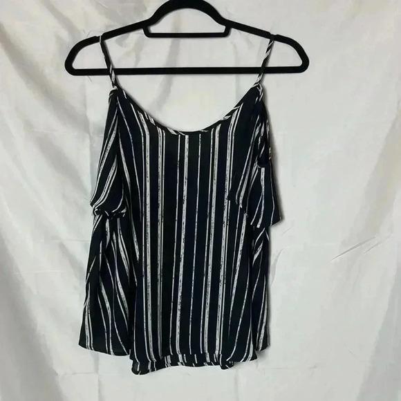Lush‎ tank top with off the shoulder sleeves - Picture 5 of 5